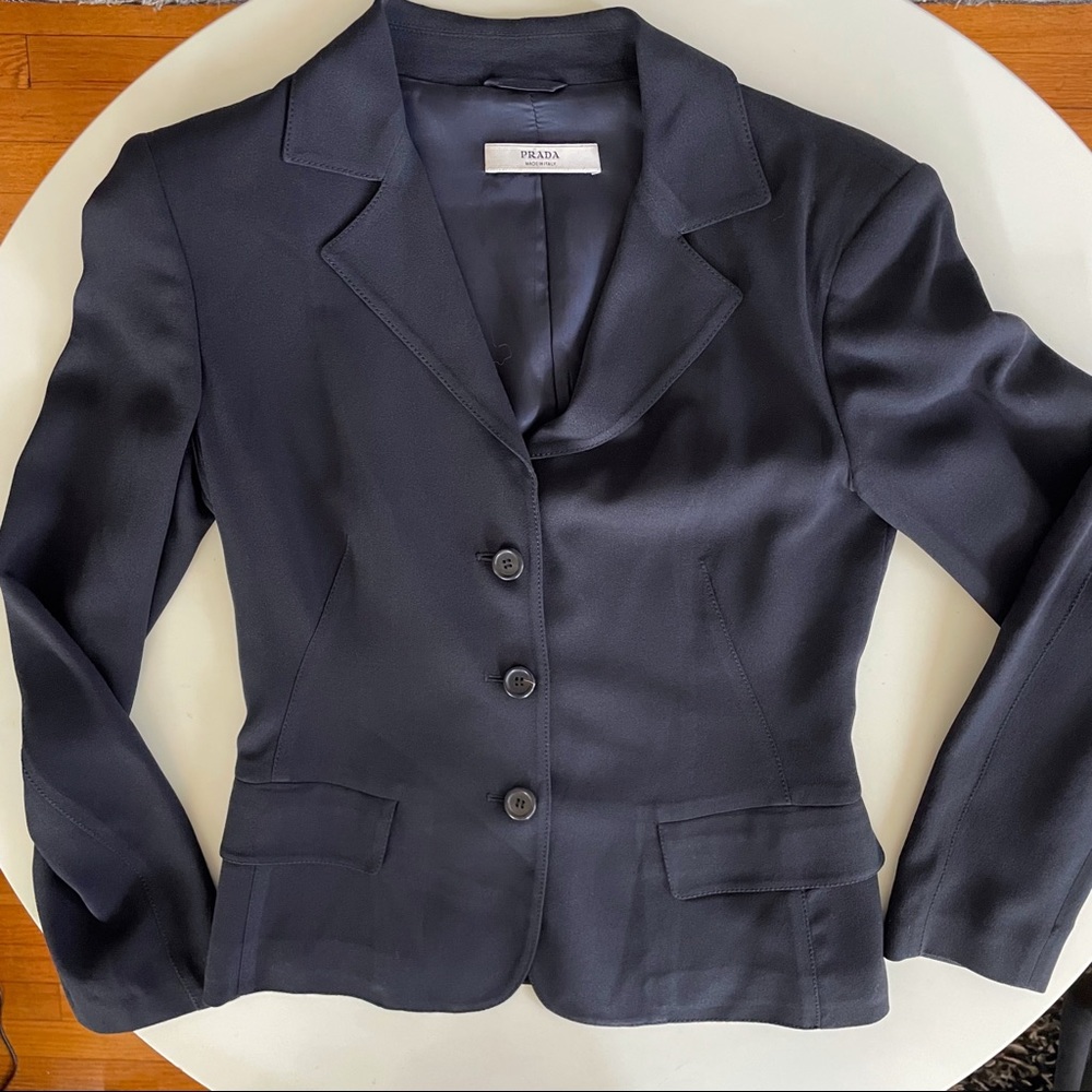 Authentic Prada Women’s Blazer Jacket Navy Size 40 US 6. Fits like a size 2/4.